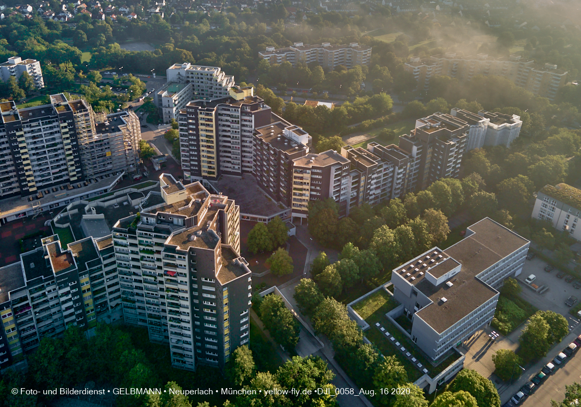 16.08.2020 Marx-Zentrum und Wohnanlage Karl-Marx-Ring 52-62 in Neuperlach