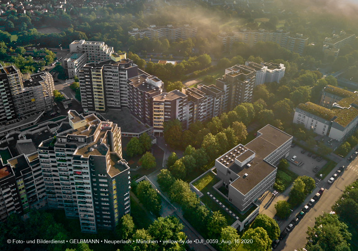 16.08.2020 Marx-Zentrum und Wohnanlage Karl-Marx-Ring 52-62 in Neuperlach