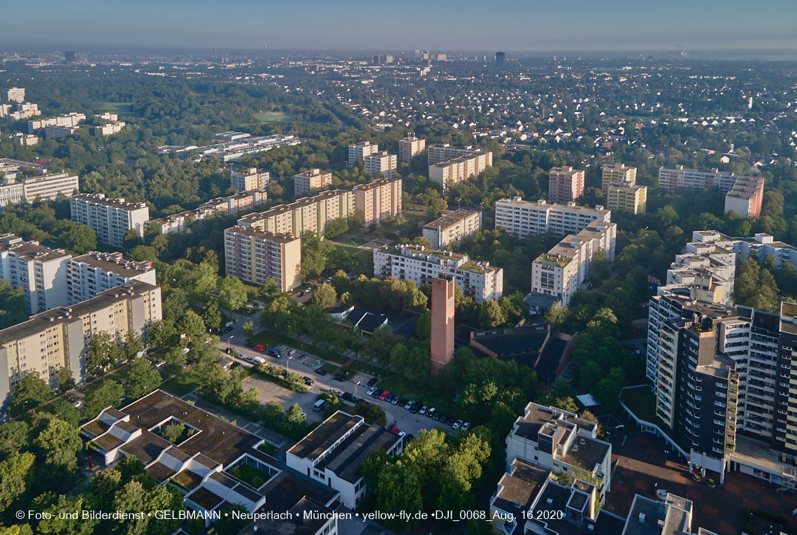 16.08.2020 Marx-Zentrum und Wohnanlage Karl-Marx-Ring 52-62 in Neuperlach