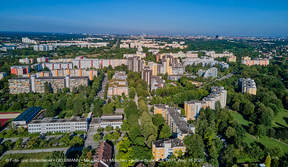 16.08.2020 Marx-Zentrum und Wohnanlage Karl-Marx-Ring 52-62 in Neuperlach