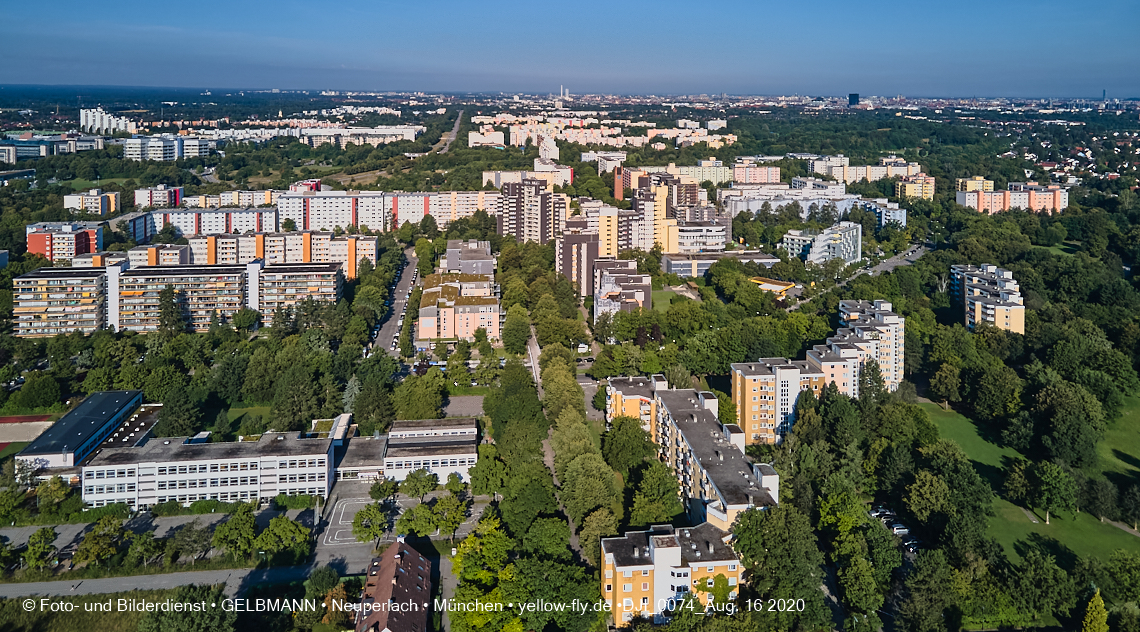 16.08.2020 Marx-Zentrum und Wohnanlage Karl-Marx-Ring 52-62 in Neuperlach