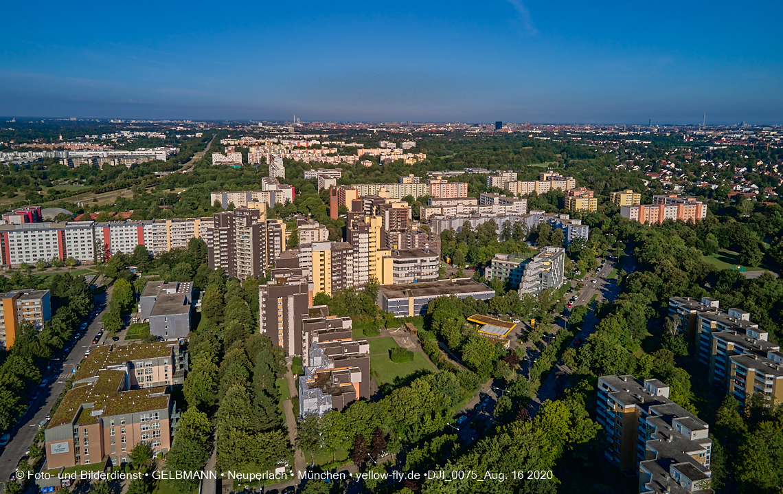 16.08.2020 Marx-Zentrum und Wohnanlage Karl-Marx-Ring 52-62 in Neuperlach