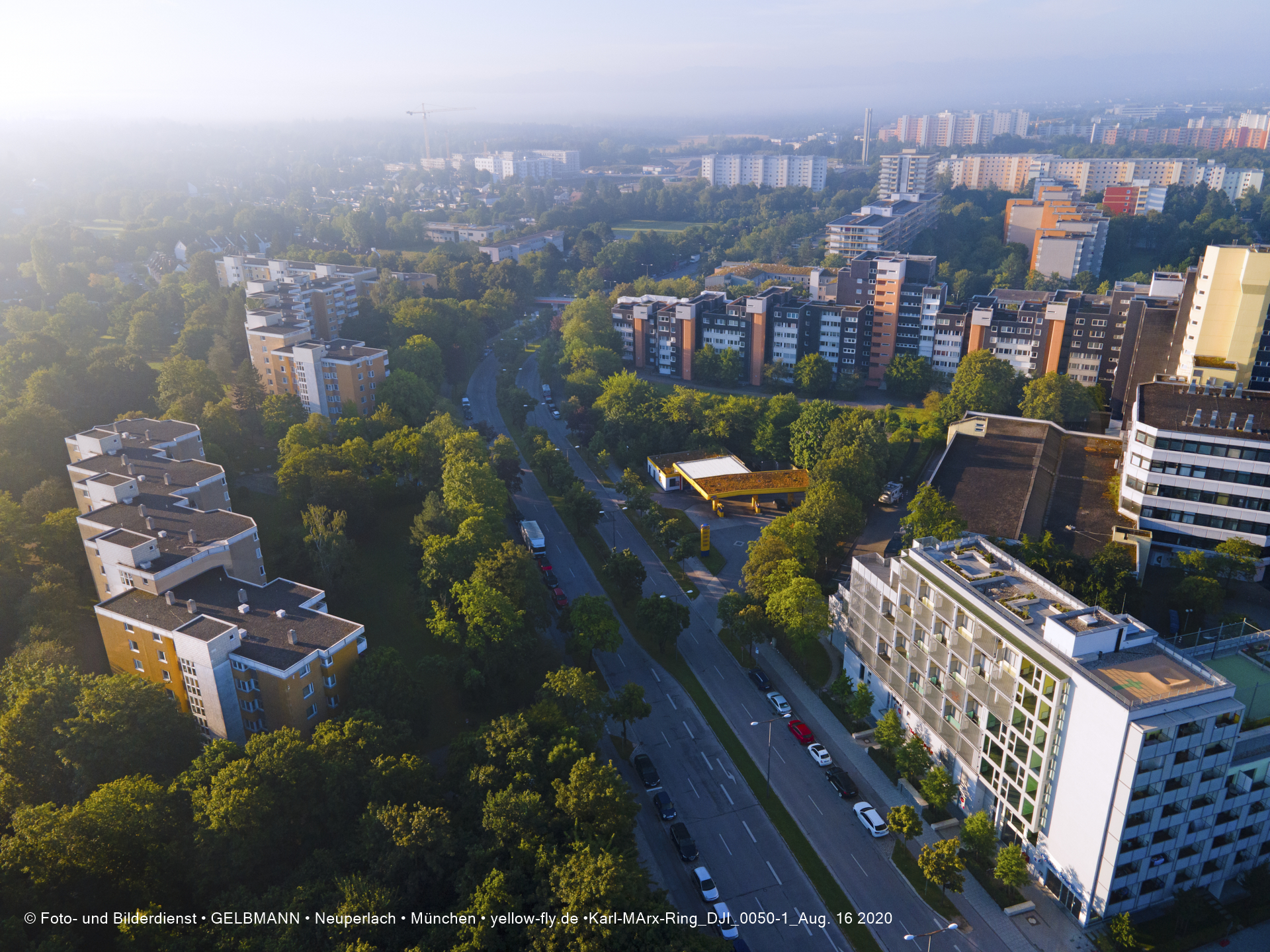 16.08.2020 Marx-Zentrum und Wohnanlage Karl-Marx-Ring 52-62 in Neuperlach