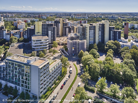 20.08.2020 - Marx-Zentrum und Karl-Marx-Ring 52-62 und Studentenwohnheim in Neuperlach