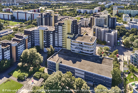 20.08.2020 - Marx-Zentrum und Karl-Marx-Ring 52-62 und Studentenwohnheim in Neuperlach