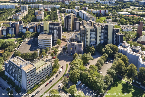20.08.2020 - Marx-Zentrum und Karl-Marx-Ring 52-62 und Studentenwohnheim in Neuperlach