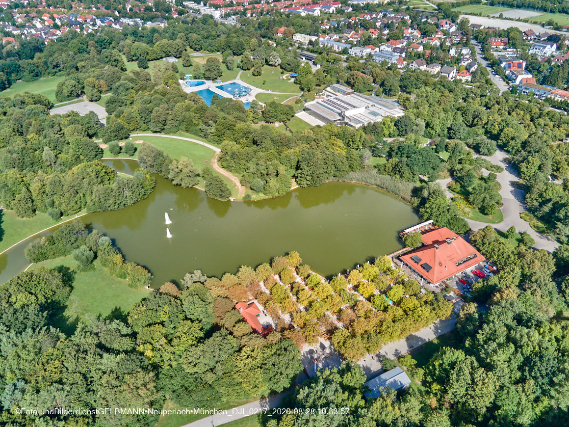 28.08.2020 - Luftaufnahmen vom Ostpark und Umgebung in Neuperlach