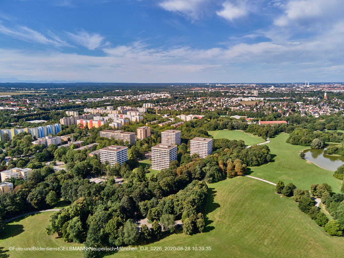 28.08.2020 - Luftaufnahmen vom Ostpark und Umgebung in Neuperlach