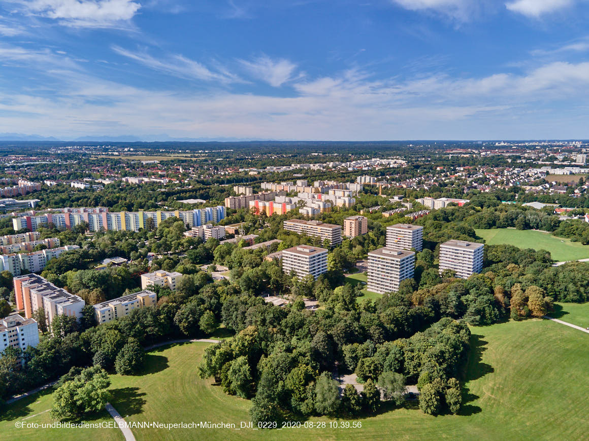 28.08.2020 - Luftaufnahmen vom Ostpark und Umgebung in Neuperlach