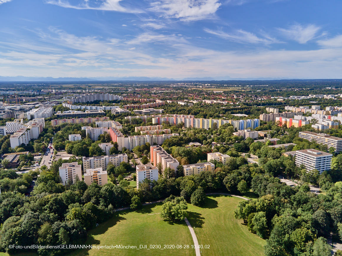 28.08.2020 - Luftaufnahmen vom Ostpark und Umgebung in Neuperlach