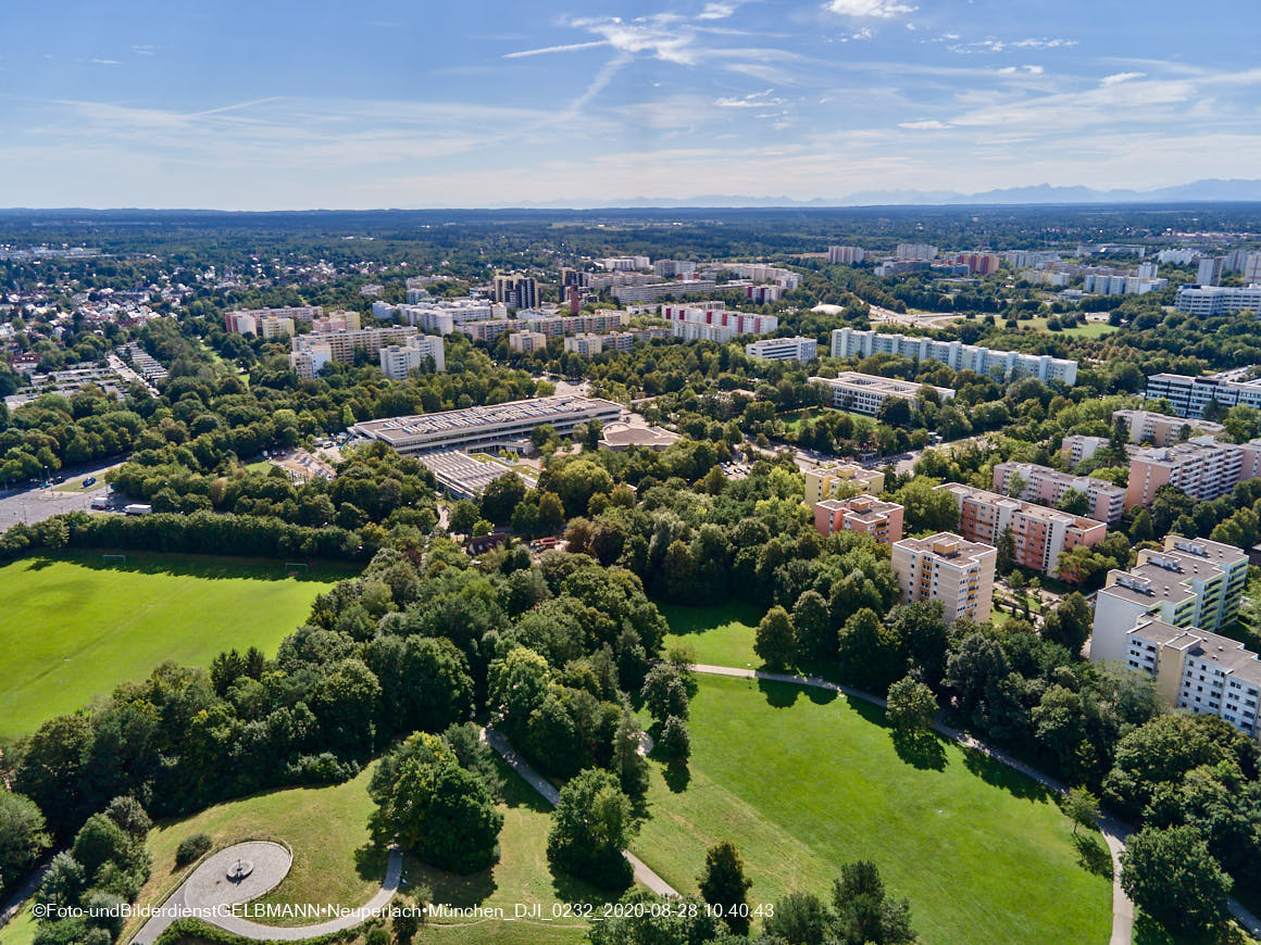 28.08.2020 - Luftaufnahmen vom Ostpark und Umgebung in Neuperlach