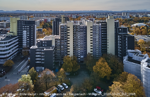 25.10.2020 - Marx-Zentrum und Karl-Marx-Ring 52-62 und Studentenwohnheim in Neuperlach