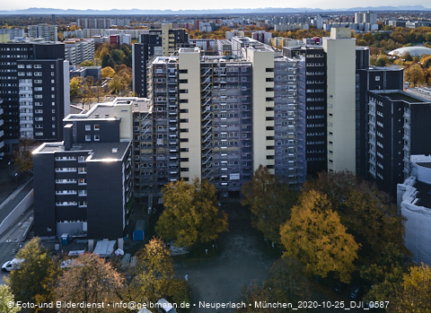 25.10.2020 - Marx-Zentrum und Karl-Marx-Ring 52-62 und Studentenwohnheim in Neuperlach