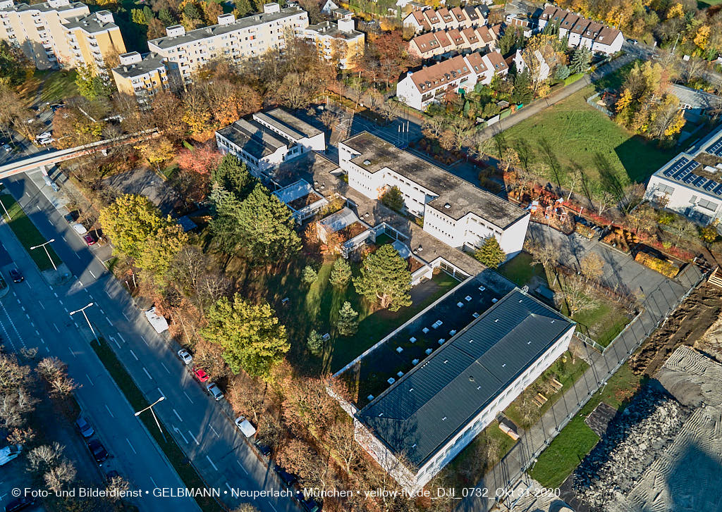 31.10.2020 - Grundschule am Karl-Marx-Ring von Oben in Neuperlach