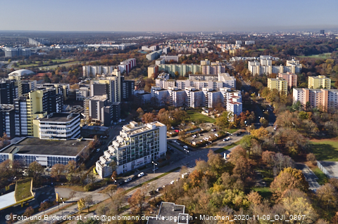 09.11.2020 - Marx-Zentrum und Karl-Marx-Ring 52-62 und Studentenwohnheim in Neuperlach