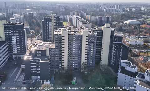 12.11.2020 - Marx-Zentrum und Karl-Marx-Ring 52-62 und Studentenwohnheim in Neuperlach