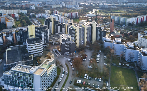 21.11.2020 - Marx-Zentrum und Karl-Marx-Ring 52-62 und Studentenwohnheim in Neuperlach