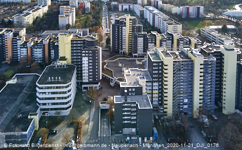 21.11.2020 - Marx-Zentrum und Karl-Marx-Ring 52-62 und Studentenwohnheim in Neuperlach