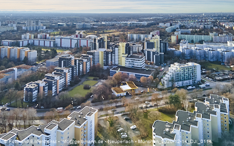 14.12.2020 - Marx-Zentrum und Karl-Marx-Ring 52-62 und Studentenwohnheim in Neuperlach
