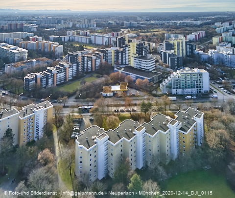 14.12.2020 - Marx-Zentrum und Karl-Marx-Ring 52-62 und Studentenwohnheim in Neuperlach
