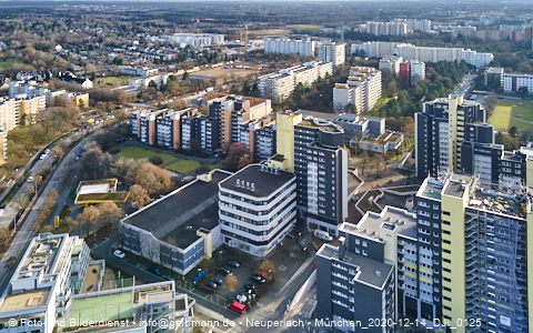 14.12.2020 - Marx-Zentrum und Karl-Marx-Ring 52-62 und Studentenwohnheim in Neuperlach