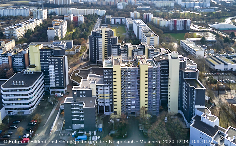 14.12.2020 - Marx-Zentrum und Karl-Marx-Ring 52-62 und Studentenwohnheim in Neuperlach