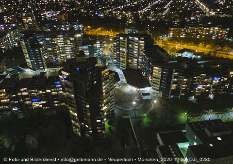 23.12.2020 - Marx-Zentrum und Karl-Marx-Ring 52-62 und Studentenwohnheim in Neuperlach