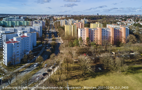 04.02.2021 - Marx-Zentrum und Karl-Marx-Ring 52-62 und Studentenwohnheim in Neuperlach
