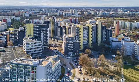 04.02.2021 - Marx-Zentrum und Karl-Marx-Ring 52-62 und Studentenwohnheim in Neuperlach