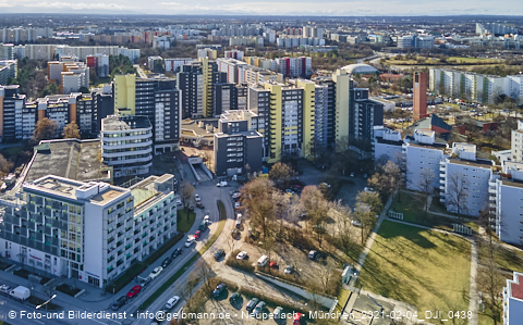 04.02.2021 - Marx-Zentrum und Karl-Marx-Ring 52-62 und Studentenwohnheim in Neuperlach