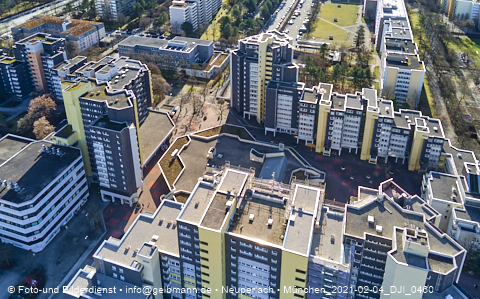 04.02.2021 - Marx-Zentrum und Karl-Marx-Ring 52-62 und Studentenwohnheim in Neuperlach