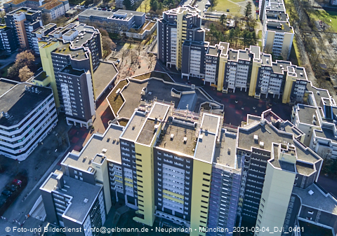04.02.2021 - Marx-Zentrum und Karl-Marx-Ring 52-62 und Studentenwohnheim in Neuperlach