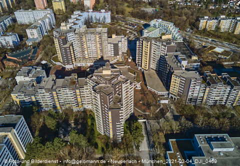 04.02.2021 - Marx-Zentrum und Karl-Marx-Ring 52-62 und Studentenwohnheim in Neuperlach