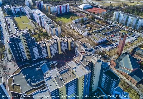 04.02.2021 - Marx-Zentrum und Karl-Marx-Ring 52-62 und Studentenwohnheim in Neuperlach