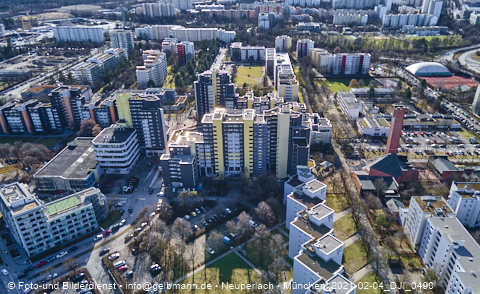 04.02.2021 - Marx-Zentrum und Karl-Marx-Ring 52-62 und Studentenwohnheim in Neuperlach