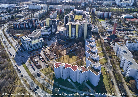 04.02.2021 - Marx-Zentrum und Karl-Marx-Ring 52-62 und Studentenwohnheim in Neuperlach