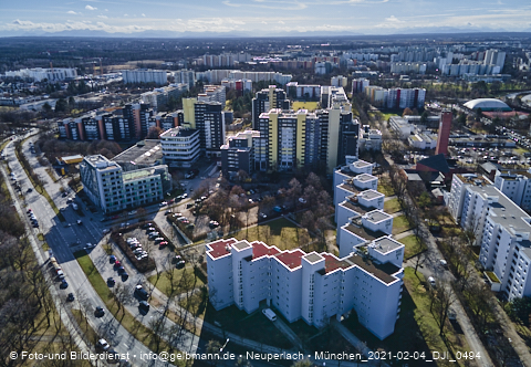 04.02.2021 - Marx-Zentrum und Karl-Marx-Ring 52-62 und Studentenwohnheim in Neuperlach