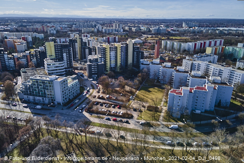 04.02.2021 - Marx-Zentrum und Karl-Marx-Ring 52-62 und Studentenwohnheim in Neuperlach
