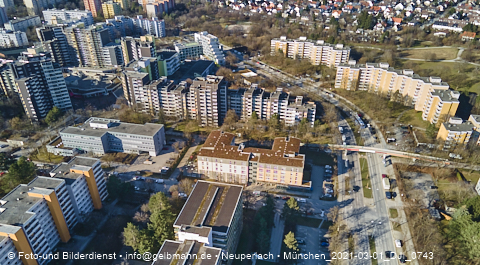 01.03.2021 - Marx-Zentrum und Karl-Marx-Ring 52-62 und Studentenwohnheim in Neuperlach