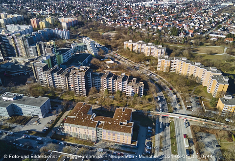 01.03.2021 - Marx-Zentrum und Karl-Marx-Ring 52-62 und Studentenwohnheim in Neuperlach