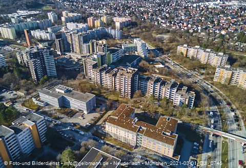 01.03.2021 - Marx-Zentrum und Karl-Marx-Ring 52-62 und Studentenwohnheim in Neuperlach