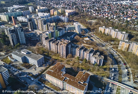 01.03.2021 - Marx-Zentrum und Karl-Marx-Ring 52-62 und Studentenwohnheim in Neuperlach