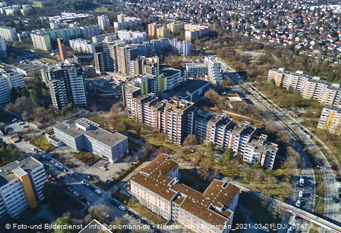 01.03.2021 - Marx-Zentrum und Karl-Marx-Ring 52-62 und Studentenwohnheim in Neuperlach