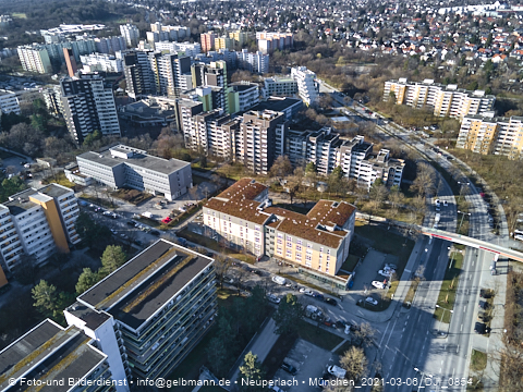 06.03.2021 - Marx-Zentrum und Karl-Marx-Ring 52-62 und Studentenwohnheim in Neuperlach