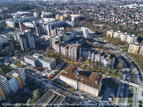 06.03.2021 - Marx-Zentrum und Karl-Marx-Ring 52-62 und Studentenwohnheim in Neuperlach