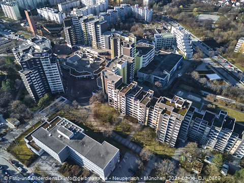 06.03.2021 - Marx-Zentrum und Karl-Marx-Ring 52-62 und Studentenwohnheim in Neuperlach