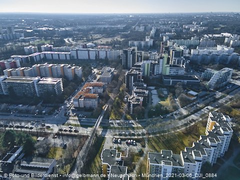 06.03.2021 - Marx-Zentrum und Karl-Marx-Ring 52-62 und Studentenwohnheim in Neuperlach