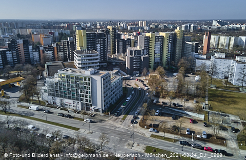 24.03.2021 - Marx-Zentrum und Karl-Marx-Ring 52-62 und Studentenwohnheim in Neuperlach