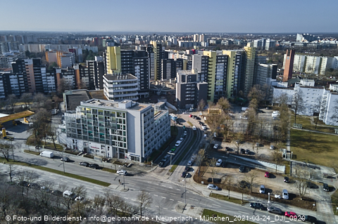 24.03.2021 - Marx-Zentrum und Karl-Marx-Ring 52-62 und Studentenwohnheim in Neuperlach