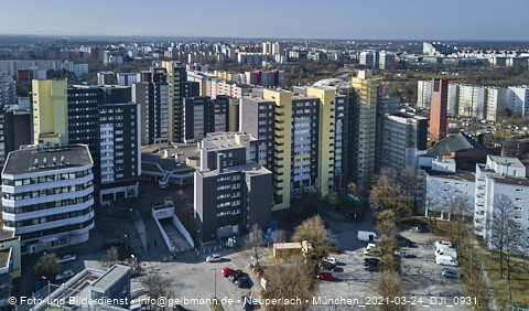 24.03.2021 - Marx-Zentrum und Karl-Marx-Ring 52-62 und Studentenwohnheim in Neuperlach